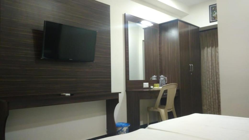 Hotel Famous Residency Tiruchirappalli Zewnętrze zdjęcie